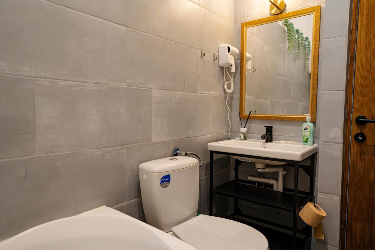 Old Town Jacuzzi Studio بوخارست المظهر الخارجي الصورة