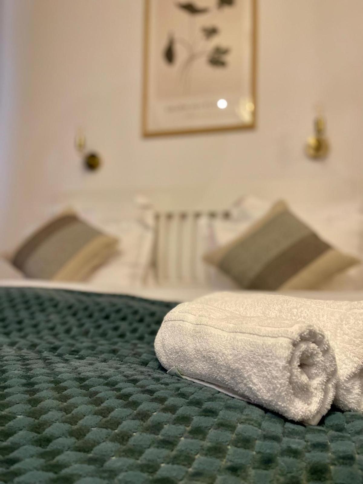 Old Town Jacuzzi Studio بوخارست المظهر الخارجي الصورة